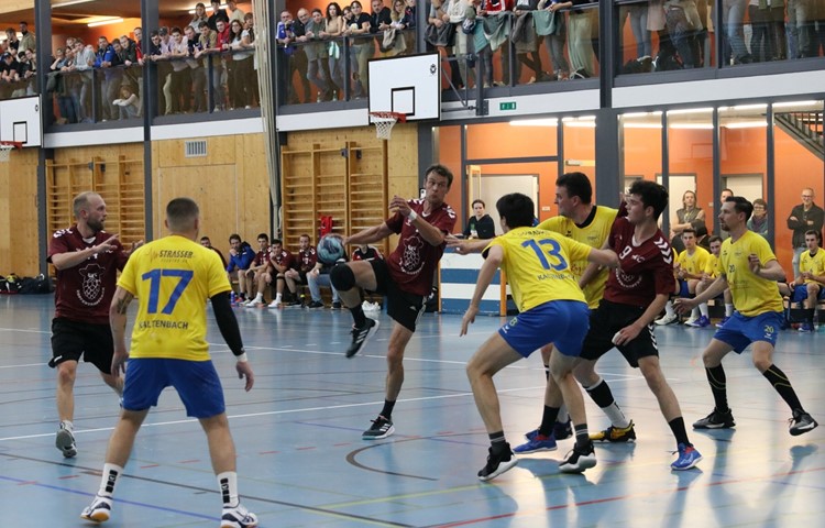 Der HC Stammheim (weinrot) war im Cup siegreich und zog in den Achtelfinal ein. Der HC Stammheim (weinrot) war im Cup siegreich und zog in den Achtelfinal ein.