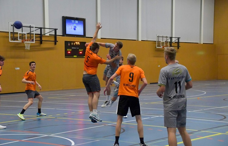 Zweimal HC Andelfingen: Am Ende setzte sich Grau gegen Orange durch. Zweimal HC Andelfingen: Am Ende setzte sich Grau gegen Orange durch.