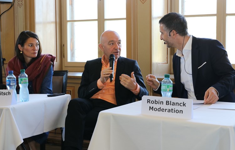 Sie vertreten neu den Kanton Zürich im Ständerat: Tiana Moser (GLP) und Daniel Jositsch (SP), hier am 24. September am Podium der Weinländer Parteien auf Schloss Laufen. Sie vertreten neu den Kanton Zürich im Ständerat: Tiana Moser (GLP) und Daniel Jositsch (SP), hier am 24. September am Podium der Weinländer Parteien auf Schloss Laufen.