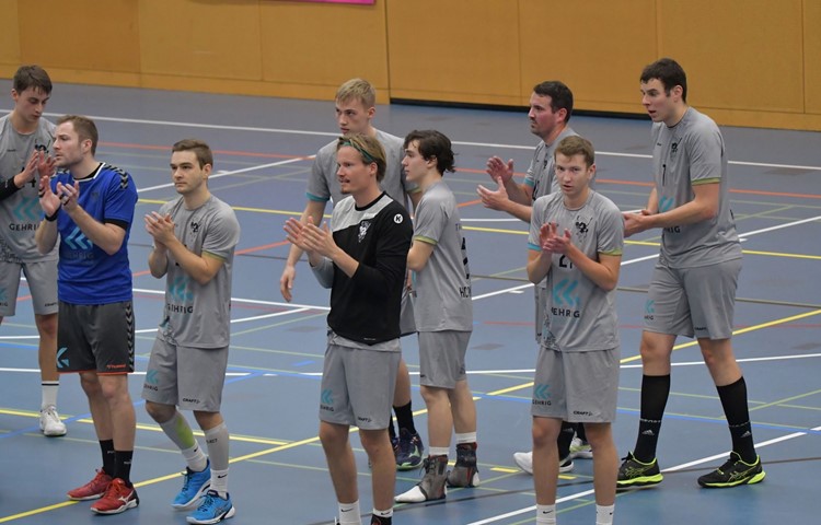 Das 2.-Liga-Team des HC Andelfingen kassierte eine empfindliche Niederlage und musste die Tabellenführung abgeben. Das 2.-Liga-Team des HC Andelfingen kassierte eine empfindliche Niederlage und musste die Tabellenführung abgeben.