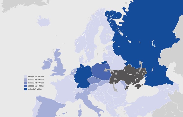 Der Flüchtlingsstrom aus der Ukraine belastet hauptsächlich Europa: Laut Zahlen des Europäischen Rats sind 4,2 Millionen Schutzsuchende aus der Ukraine in EU-Ländern untergekommen. Die UN rechnet mit 1,2 Millionen Menschen, die nach Russland geflüchtet sind. Die Grafik zeigt, welches Land wie viele Schutzsuchende aufgenommen hat. Der Flüchtlingsstrom aus der Ukraine belastet hauptsächlich Europa: Laut Zahlen des Europäischen Rats sind 4,2 Millionen Schutzsuchende aus der Ukraine in EU-Ländern untergekommen. Die UN rechnet mit 1,2 Millionen Menschen, die nach Russland geflüchtet sind. Die Grafik zeigt, welches Land wie viele Schutzsuchende aufgenommen hat.