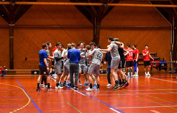 Grosser Jubel in Frauenfeld: Der HC Andelfingen zieht in den Halbfinal des Ostschweizer Regionalcups ein. Grosser Jubel in Frauenfeld: Der HC Andelfingen zieht in den Halbfinal des Ostschweizer Regionalcups ein.
