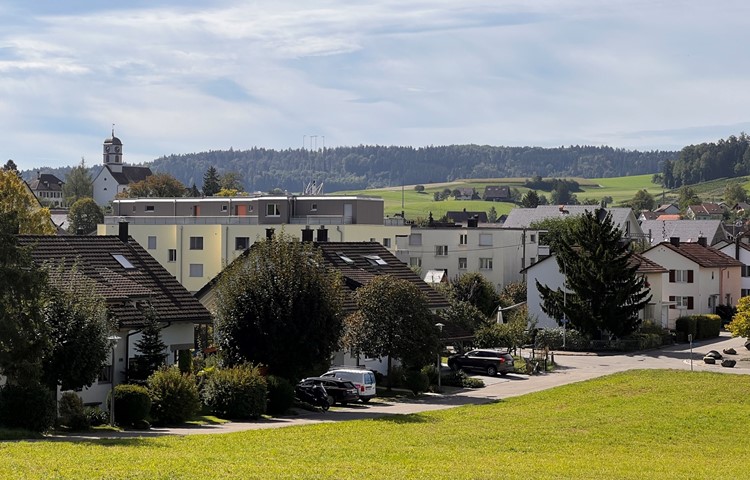 Die Gemeinde Henggart und der Mobilfunkanbieter Sunrise sind sich in der Frage nach dem Standort einer 5G-Antenne nicht einig geworden. Die Gemeinde Henggart und der Mobilfunkanbieter Sunrise sind sich in der Frage nach dem Standort einer 5G-Antenne nicht einig geworden.