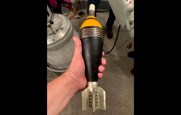 Bei dieser Gelegenheit wurden die nach wie vor vorhandenen Geschütze, Zielvorrichtungen und Munition vorgeführt.