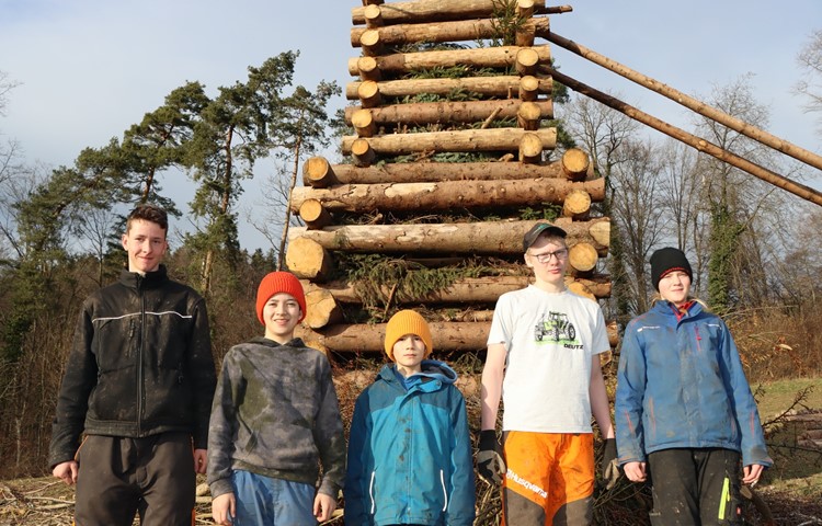 In Oberstammheim waren nur fünf von 17 gesund und im Einsatz: (v.l.) Noël, Leo, Max, Laurin und Sina. Zum Glück ist ihr Bauwerk schon weit fortgeschritten. An diesem Standort wird es auch eine kleine Festwirtschaft geben. In Oberstammheim waren nur fünf von 17 gesund und im Einsatz: (v.l.) Noël, Leo, Max, Laurin und Sina. Zum Glück ist ihr Bauwerk schon weit fortgeschritten. An diesem Standort wird es auch eine kleine Festwirtschaft geben.