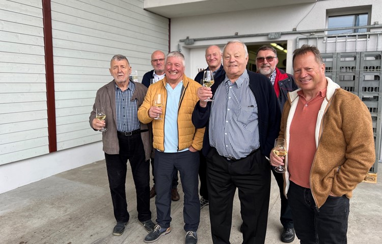 Zusammen 27 eidgenössische Kränze: Peter Steiger, Kurt Schneiter, Noldi Ehrensberger, Johann Santschi, Ernest Schläfli, Jean-René Leuba und Lothar Herrsche (von links). Zusammen 27 eidgenössische Kränze: Peter Steiger, Kurt Schneiter, Noldi Ehrensberger, Johann Santschi, Ernest Schläfli, Jean-René Leuba und Lothar Herrsche (von links).