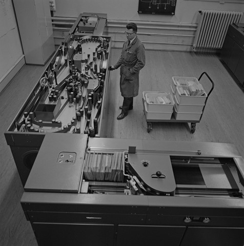 An der Expo64 präsentierte die PTT eine Brief-Sortieranlage. An der Expo64 präsentierte die PTT eine Brief-Sortieranlage.