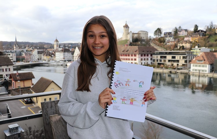 Luana Schindler ging in ihrer Selbständigen Arbeit dem kommunikativen und sozialen Verhalten von kleinen Kindern auf den Grund. Luana Schindler ging in ihrer Selbständigen Arbeit dem kommunikativen und sozialen Verhalten von kleinen Kindern auf den Grund.