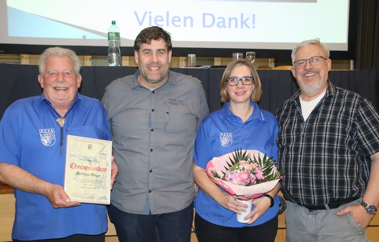Von links: Matthias Geiger (abtretender Präsident und neuer Ehrenpräsident des BSVA), Adrian Keller (neues Vorstandsmitglied), Sabrina Geissler-Dünki (neue Verbandspräsidentin) und Richard Horvath (neues Vorstandsmitglied). Von links: Matthias Geiger (abtretender Präsident und neuer Ehrenpräsident des BSVA), Adrian Keller (neues Vorstandsmitglied), Sabrina Geissler-Dünki (neue Verbandspräsidentin) und Richard Horvath (neues Vorstandsmitglied).
