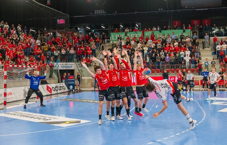 Zuerst der wichtige Block in der 70., … Zuerst der wichtige Block in der 70., …