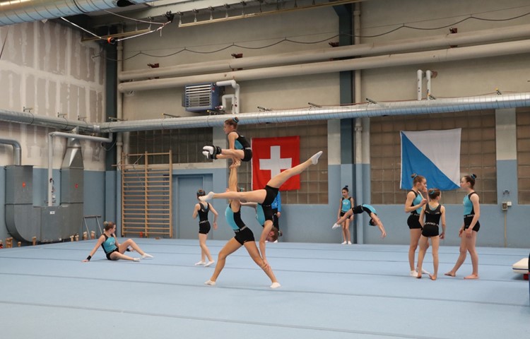 Die Akrobatikturnerinnen des Regionalen Leistungszentrums müssen das alte Busdepot in Winterthur per Ende 2024 verlassen und möglichst rasch eine neue Trainingshalle finden. Die Akrobatikturnerinnen des Regionalen Leistungszentrums müssen das alte Busdepot in Winterthur per Ende 2024 verlassen und möglichst rasch eine neue Trainingshalle finden.