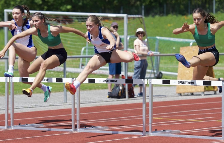 Nadja Lüthi (2. von links) stellte im deutschen Salem ihr Mehrkampftalent unter Beweis. Nadja Lüthi (2. von links) stellte im deutschen Salem ihr Mehrkampftalent unter Beweis.