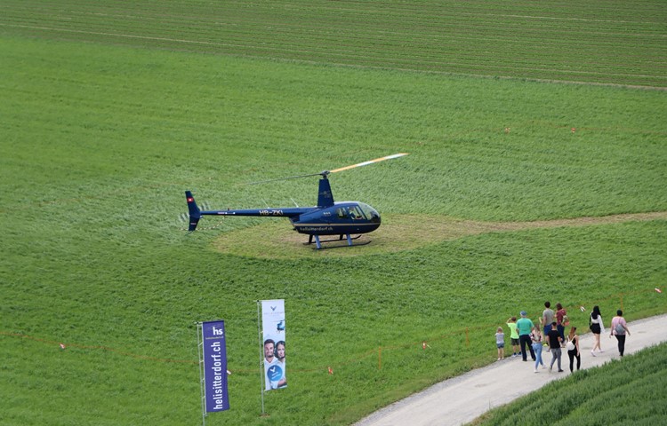 Wer noch höher und weiter hinauswollte, konnte den Helikopter buchen. Am Sonntag hiess es allerdings schon bald: «Leider ausgebucht». Wer noch höher und weiter hinauswollte, konnte den Helikopter buchen. Am Sonntag hiess es allerdings schon bald: «Leider ausgebucht».
