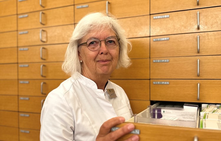 Apothekerin Beatrix Peter. Apothekerin Beatrix Peter.