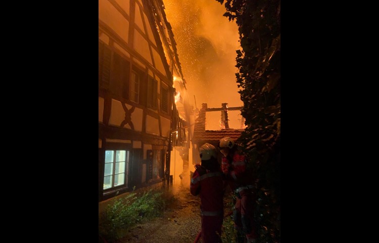 Das Feuer war im Schopf hinter dem Haus ausgebrochen, das Nachbarhaus war nicht betroffen.