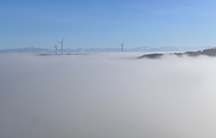 Windräder bringen die grösste Leistung in der Höhe und im Winter: Die Anlage Verenafohren. Windräder bringen die grösste Leistung in der Höhe und im Winter: Die Anlage Verenafohren.