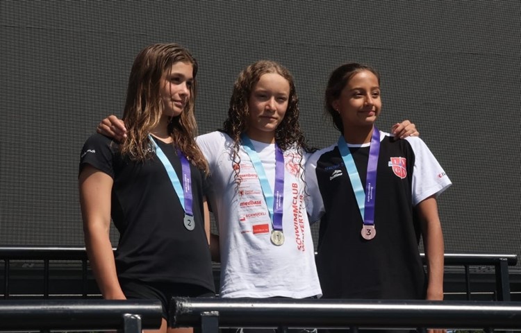 Die Truttikerin Yara Lakhdher (Mitte) ist über 100 Meter Brust die schnellste 13-Jährige der Schweiz. Die Truttikerin Yara Lakhdher (Mitte) ist über 100 Meter Brust die schnellste 13-Jährige der Schweiz.