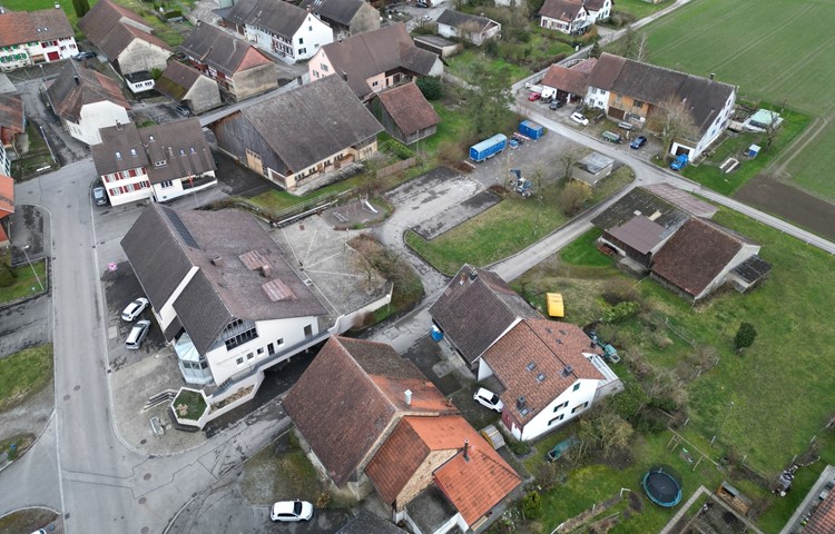 Ein geschlossenes Lokal und Platz für Entwicklung: Dem Areal mitten in Adlikon kommt eine Schlüsselrolle zu. Ein geschlossenes Lokal und Platz für Entwicklung: Dem Areal mitten in Adlikon kommt eine Schlüsselrolle zu.
