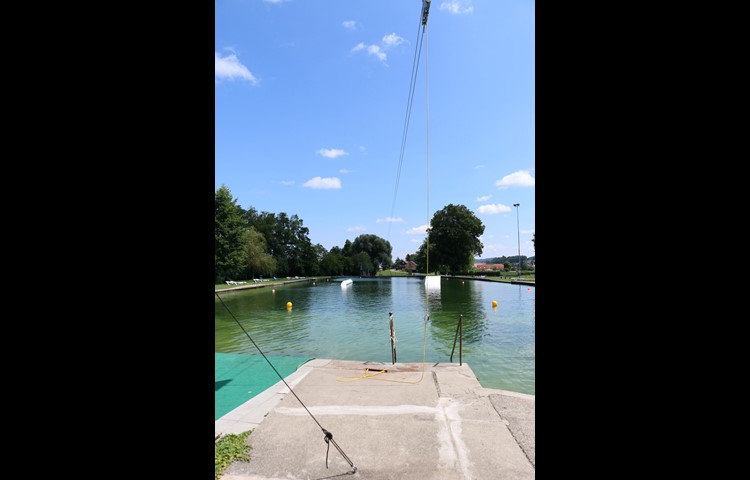 Die Anlage verfügt auch über künstliche Hindernisse. Als Anfänger habe ich die Tube (links) und den Kicker (rechts) aber noch ausgelassen.