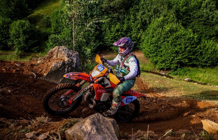 Eine schweisstreibende Angelegenheit: Ramon Keller war bei Red Bull Romaniacs mehrere Tage hintereinander jeweils über sechs Stunden in teilweise sehr unwegsamem Gelände unterwegs. Eine schweisstreibende Angelegenheit: Ramon Keller war bei Red Bull Romaniacs mehrere Tage hintereinander jeweils über sechs Stunden in teilweise sehr unwegsamem Gelände unterwegs.