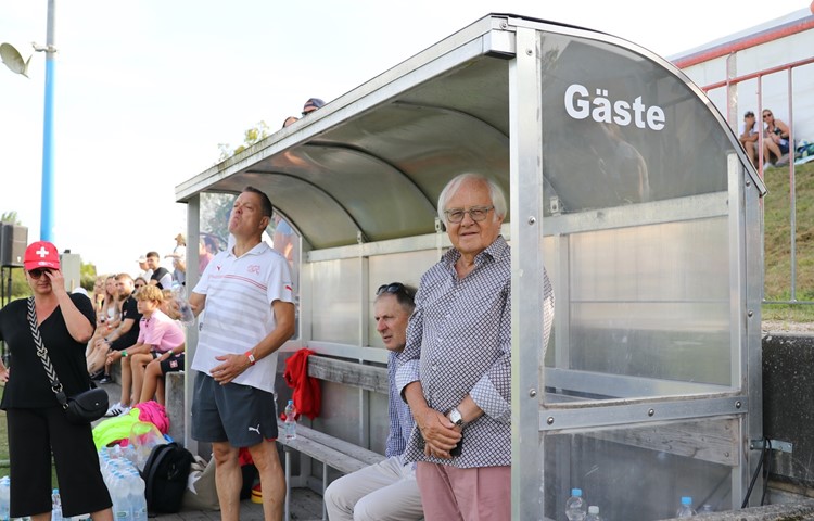 Gilbert Gress war als Trainer der Suisse Legends vor Ort. Gilbert Gress war als Trainer der Suisse Legends vor Ort.