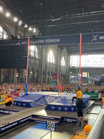 Angelica Moser genoss den Wettkampf vor heimischem Publikum in der grossen Halle des Zürcher Hauptbahnhofs sichtlich. Angelica Moser genoss den Wettkampf vor heimischem Publikum in der grossen Halle des Zürcher Hauptbahnhofs sichtlich.