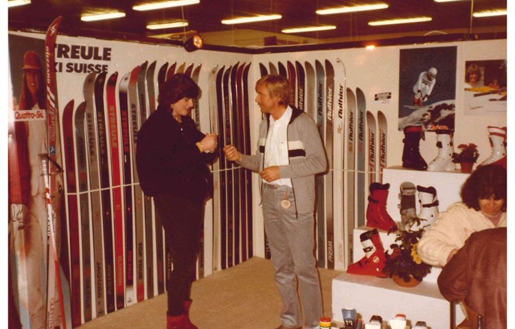 Ruedi Moos aus Henggart mit seinem Sportgeschäft an der Gewerbeschau 1984. Ruedi Moos aus Henggart mit seinem Sportgeschäft an der Gewerbeschau 1984.