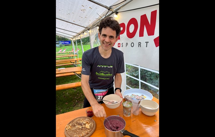 Nach seinem Sieg gönnte sich Roberto Foelix zuerst einmal ein Frühstück.