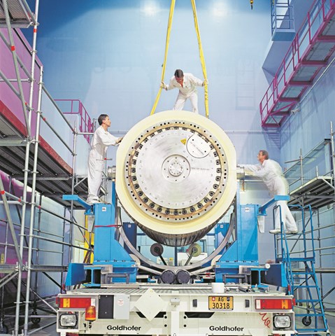 Das Bild wurde 2006 aufgenommen und zeigt, wie in der Zwischenlager Würenlingen AG (Zwilag) radioaktive Abfälle entgegengenommen werden. Das Bild wurde 2006 aufgenommen und zeigt, wie in der Zwischenlager Würenlingen AG (Zwilag) radioaktive Abfälle entgegengenommen werden.