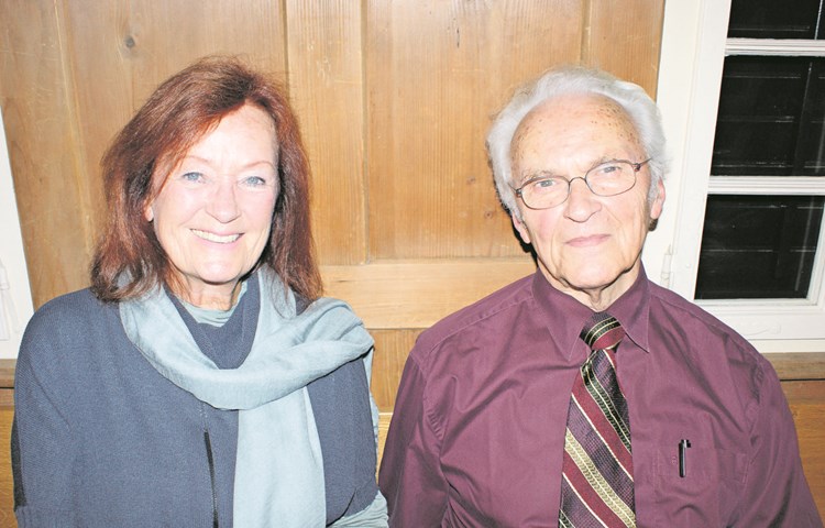 Mit Marion Preuss stellte Hansruedi Frei sein neustes Buch «Sturm über Stammheim und Stein» in der Gemeindestube Unterstammheim vor. Mit Marion Preuss stellte Hansruedi Frei sein neustes Buch «Sturm über Stammheim und Stein» in der Gemeindestube Unterstammheim vor.