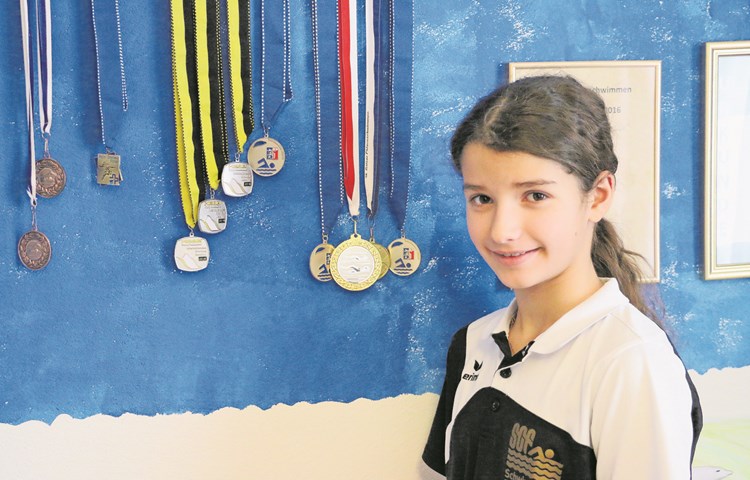 Ylenia Schwarzer zeigt stolz ihre Medaillensammlung. Elf Stück hängen bereits in ihrem Schlafzimmer. Ylenia Schwarzer zeigt stolz ihre Medaillensammlung. Elf Stück hängen bereits in ihrem Schlafzimmer.