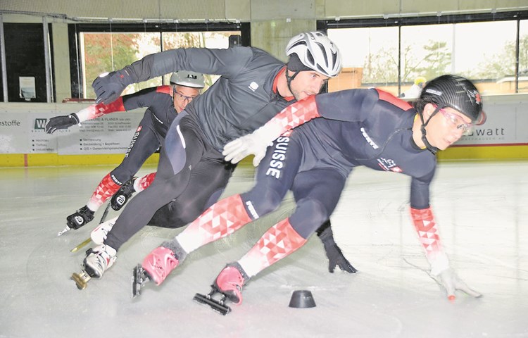 Auch im Training ist sie schnell unterwegs: Angelika Lenzlinger aus Ossingen führt vor Christian Schlatter aus Andelfingen und Erich Inhelder aus Dachsen. Auch im Training ist sie schnell unterwegs: Angelika Lenzlinger aus Ossingen führt vor Christian Schlatter aus Andelfingen und Erich Inhelder aus Dachsen.