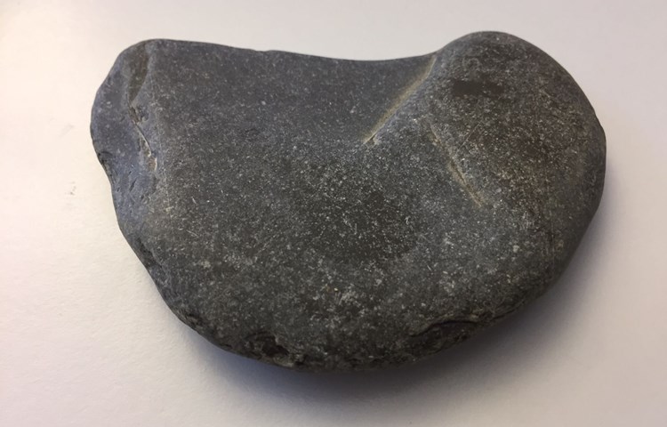 Ich sammle immer wieder Steine an der Thur. Im letzten Sommer habe ich diesen schönen Stein in Herzform gefunden. Ich sammle immer wieder Steine an der Thur. Im letzten Sommer habe ich diesen schönen Stein in Herzform gefunden.
