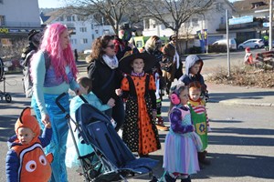 Chinderfasnacht mit zwei Guggen Chinderfasnacht mit zwei Guggen