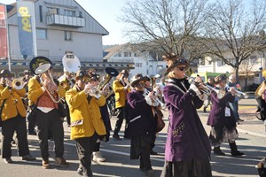 Chinderfasnacht mit zwei Guggen Chinderfasnacht mit zwei Guggen