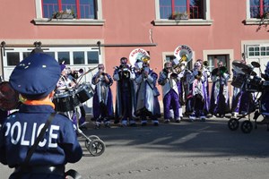 Chinderfasnacht mit zwei Guggen Chinderfasnacht mit zwei Guggen