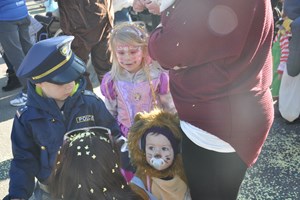 Chinderfasnacht mit zwei Guggen Chinderfasnacht mit zwei Guggen