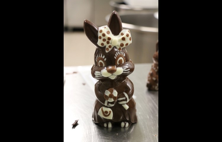 Für dieses hübsche Hasenmädchen war beim Schminken kein Aufwand zu gross.