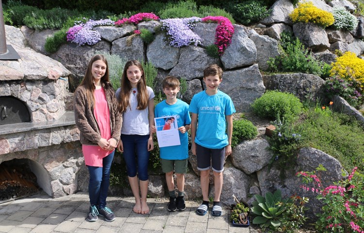 Sind alle schon zu Juniorbotschaftern gekürt worden (v. l.): Anja Beuschel (ihre Schwester Sina fehlt auf dem Foto, ist aber jeweils ebenfalls bei den Aktionen dabei) und die Geschwister Daria, Nicola und Fabio Bärtschi. Sind alle schon zu Juniorbotschaftern gekürt worden (v. l.): Anja Beuschel (ihre Schwester Sina fehlt auf dem Foto, ist aber jeweils ebenfalls bei den Aktionen dabei) und die Geschwister Daria, Nicola und Fabio Bärtschi.