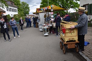(Stürmischer) Frühlingsmarkt in Flaach (Stürmischer) Frühlingsmarkt in Flaach
