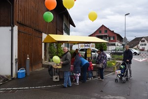 (Stürmischer) Frühlingsmarkt in Flaach (Stürmischer) Frühlingsmarkt in Flaach