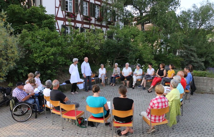 Rund 25 Interessierte lockte der Startevent der Alltagshilfe nach Dachsen. Rund 25 Interessierte lockte der Startevent der Alltagshilfe nach Dachsen.