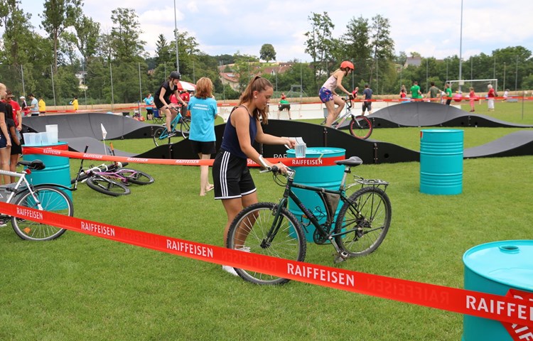 Im Rahmen von "100 Jahre Ferdy Kübler" spielten bei diversen Disziplinen Fahrräder eine wichtige Rolle. Im Rahmen von "100 Jahre Ferdy Kübler" spielten bei diversen Disziplinen Fahrräder eine wichtige Rolle.
