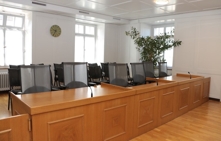 Auf der Anklagebank des Andelfinger Bezirksgerichts nahm am Montag der Betreiber einer Gärtnerei mit Spezialkulturen Platz. Auf der Anklagebank des Andelfinger Bezirksgerichts nahm am Montag der Betreiber einer Gärtnerei mit Spezialkulturen Platz.