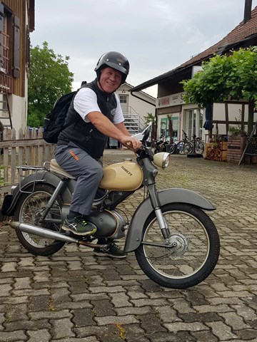 Ein paar Plauschtouren auf dem Stuttgarter Qualitätsprodukt sind für Albert Nievergelt jeden Sommer Ehrensache.
