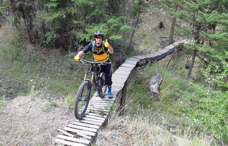 Fehltritt nicht zu empfehlen: Auf manchen Mountainbike-Trails bleibt nicht viel Platz. Fehltritt nicht zu empfehlen: Auf manchen Mountainbike-Trails bleibt nicht viel Platz.