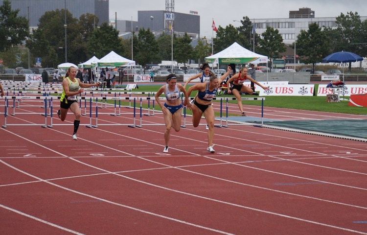 Knappe Entscheidung: Zwei Hundertstel fehlten Angelica Moser (vorne rechts) zu Gold über 100 Meter Hürden. Knappe Entscheidung: Zwei Hundertstel fehlten Angelica Moser (vorne rechts) zu Gold über 100 Meter Hürden.