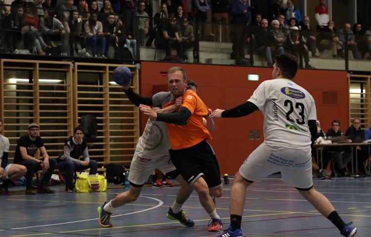 Der HC Andelfingen behielt in einem umkämpften Spiel die Oberhand. Der HC Andelfingen behielt in einem umkämpften Spiel die Oberhand.