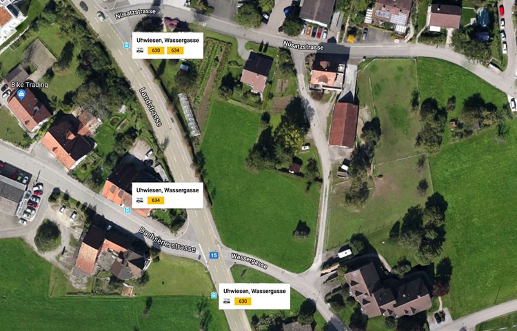 Bis die neue Postauto-Haltestelle gebaut ist, werden drei Provisorien (blaue Quadrate) eingerichtet. Bis die neue Postauto-Haltestelle gebaut ist, werden drei Provisorien (blaue Quadrate) eingerichtet.