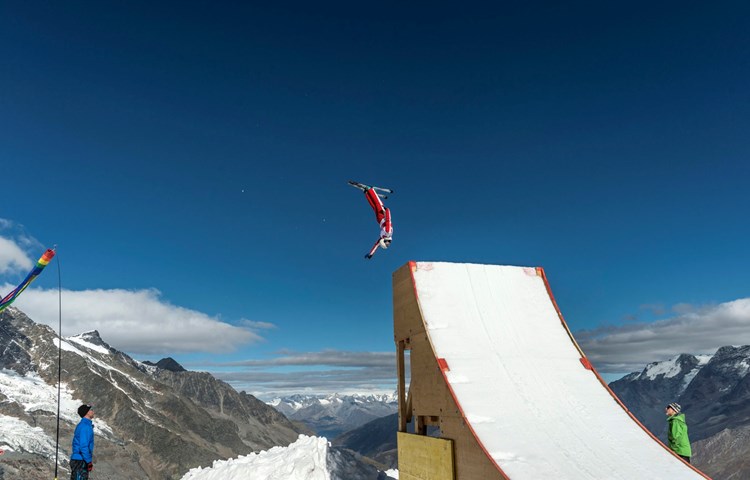 Pirmin Werner nimmt einen neuen Anlauf im Weltcup. Pirmin Werner nimmt einen neuen Anlauf im Weltcup.